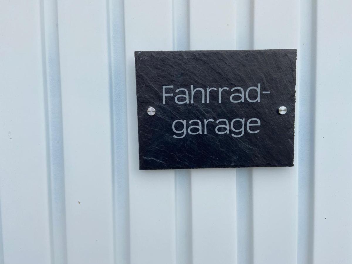 Gelbes Haus Seenland Ferienwohnungen Xl Elsterheide Exterior foto